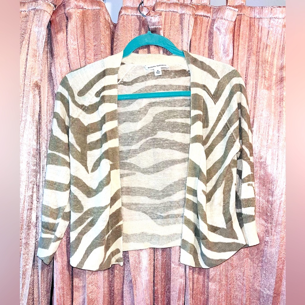 “Banana Republic” Zebra print cardigan sz M
